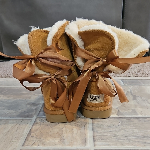 NWOT UGG Tan Winter Boots - Picture 2 of 10